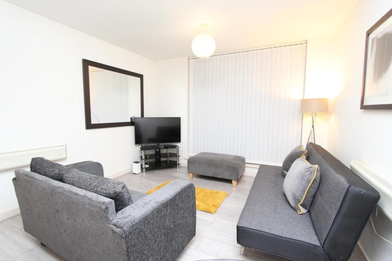 Spacious 1- Bedroom Apartment In E16 London Eksteriør billede