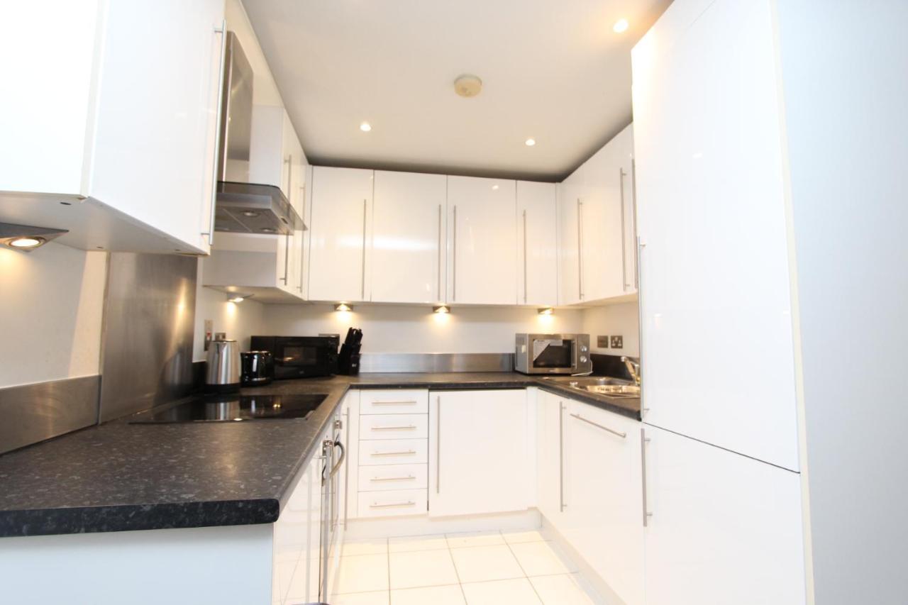 Spacious 1- Bedroom Apartment In E16 London Eksteriør billede